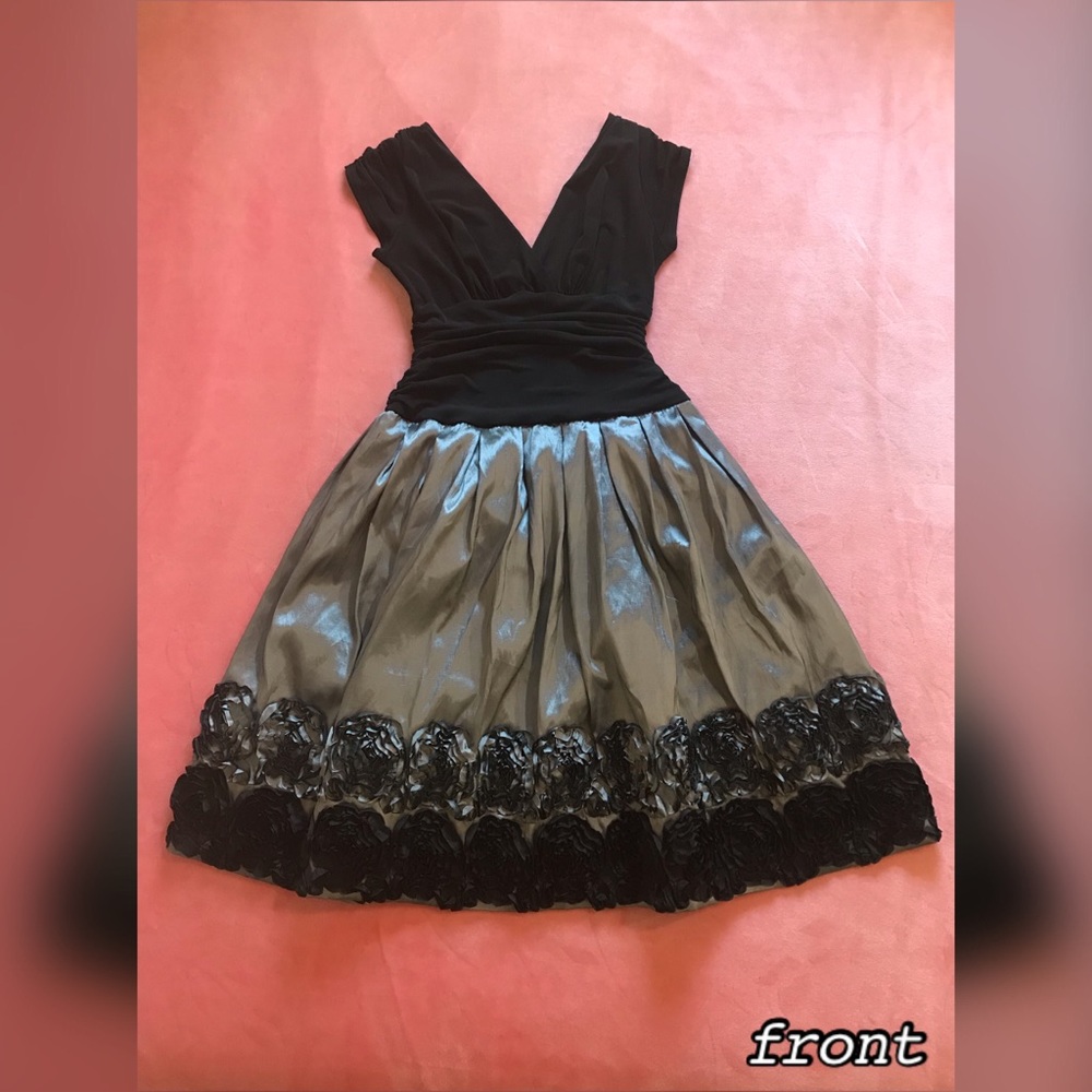 Black & Silver/Grey V-Neck Cocktail Dress Circle Skirt & Fabric Roses Two 2 Tone